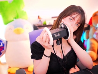 IJenz – Wet Ear Licking